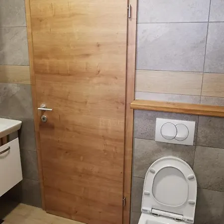 Apartmaji Tmaynka דירה טולמין