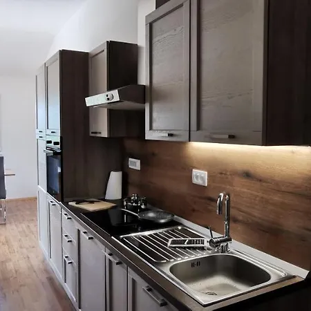 Apartmaji Tmaynka דירה טולמין