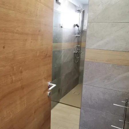 Apartmaji Tmaynka דירה טולמין