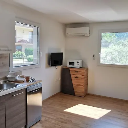 Apartmaji Tmaynka *