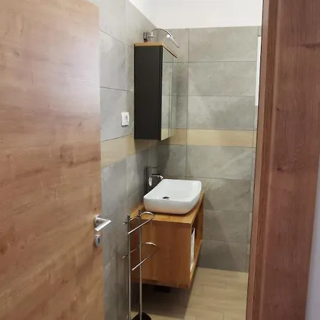Apartmaji Tmaynka *