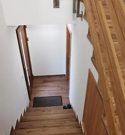 Apartmaji Tmaynka *