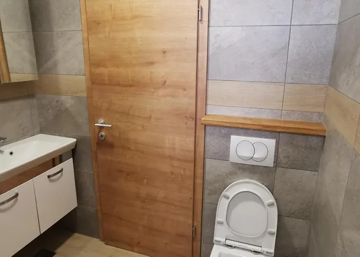 Apartmaji Tmaynka דירה טולמין