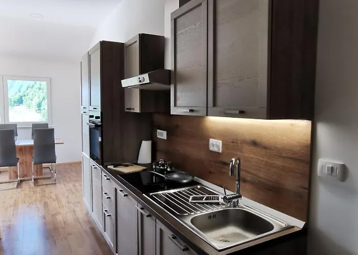 Apartmaji Tmaynka דירה טולמין