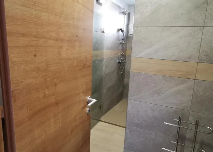 Apartmaji Tmaynka דירה טולמין